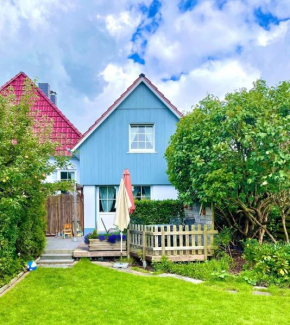 Liebevoll eingerichtetes Ferienhaus mit Garten und nur 500 m bis zum Nordseestrand